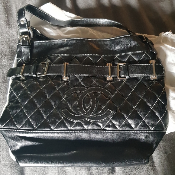 Early 00's Black Quilted Handbag - Picture 1 of 3